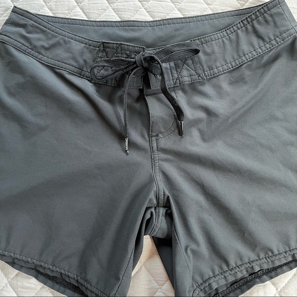 Billabong womens boardshorts - Picture 4 of 8